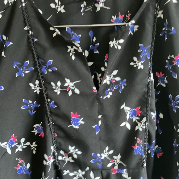 Lane Bryant flowy long sleeve floral blouse size 18 adjustable sleeves - Picture 2 of 8